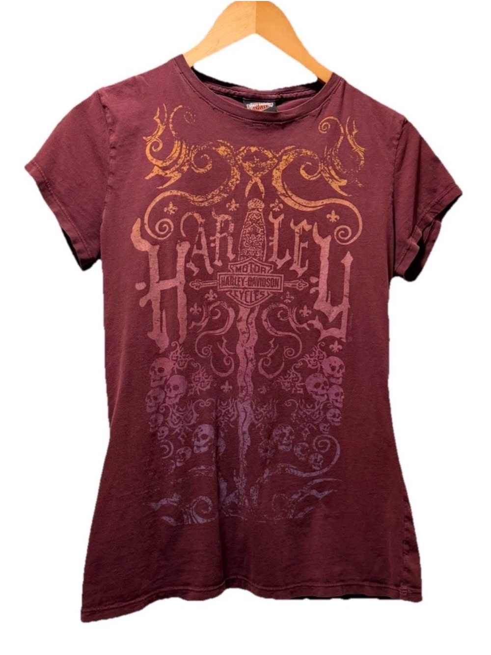 Women's Vintage Harley  Davidson T Shirt Large Y2K Sword & Skulls  Burgundy